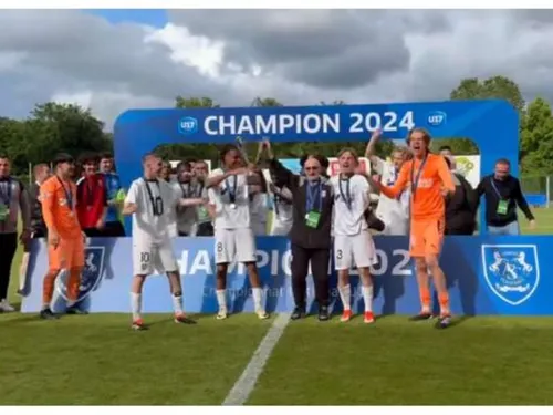 Les jeunes joueurs de l'Amiens SC victorieux en championnat de France
