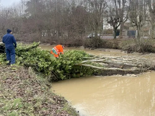 Des agents de Coulommiers aux petits soins après la tempête