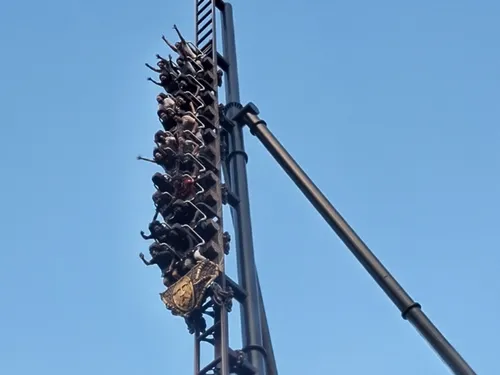 5 jeunes arrêtés au parc Astérix pour des saluts nazis ces derniers...