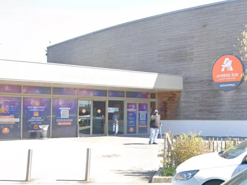 Le groupe Auchan confirme la vente de sa zone à Dury