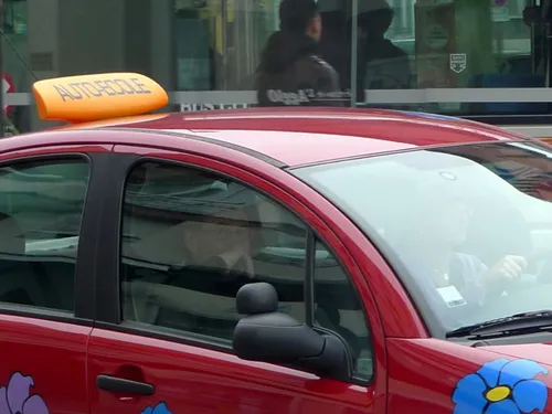 Somme : un homme interpellé au volant d’une auto-école