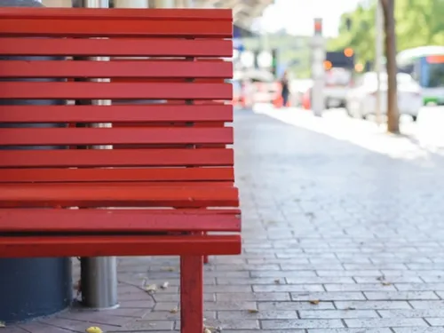 Un « banc rouge » installé à Sainte-Geneviève-des-Bois