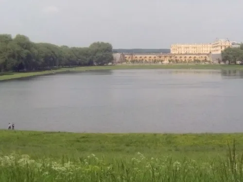 Château de Versailles : un homme introuvable après avoir plongé...