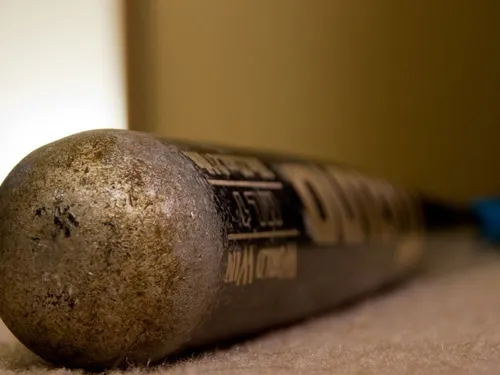 Un homme entre la vie et la mort après un déchaînement de violence...