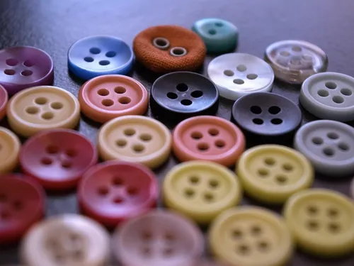 Une voleuse de... boutons interpellée dans un centre commercial de...