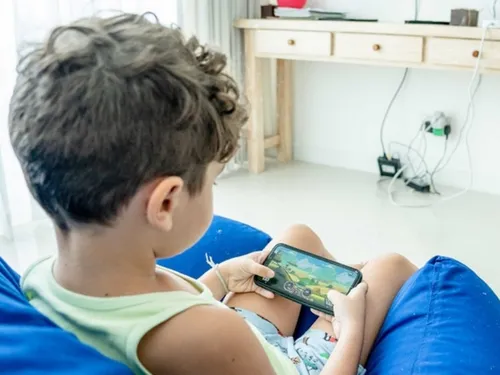 Les jeunes Euréliens passent dix fois plus de temps sur les écrans...