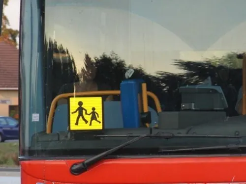 Élèves debout dans les bus faute de place : Chartres Métropole...