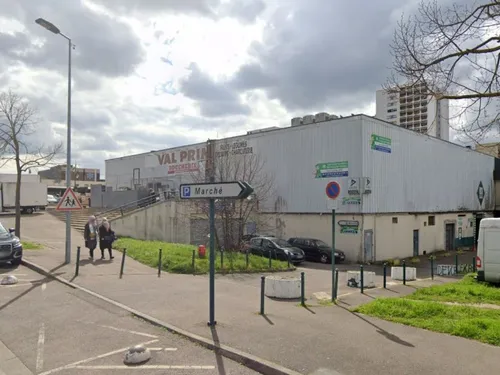 Les problèmes s'accumulent au centre commercial Mantes 2