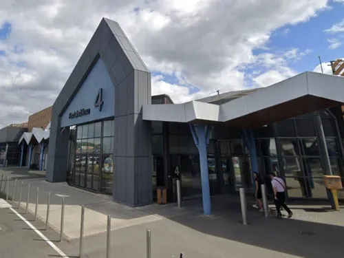 Le magasin SFR de Villiers-en-Bière pris pour cible par des...