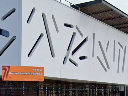 Un intrus pénètre dans un collège de Vulaines-sur-Seine armée d'une...