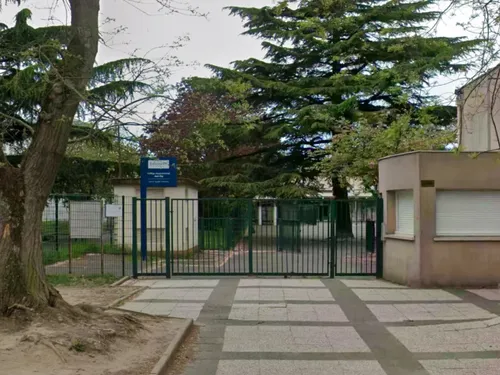 Une personne armée et cagoulée s’est introduite ce jeudi matin dans...