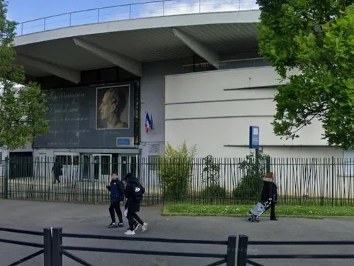 Évry-Courcouronnes : un collégien jette un engin incendiaire dans...