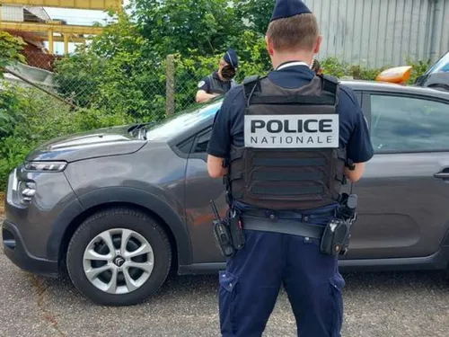 La police à du intervenir dans le cadre d'une rave party dans les...