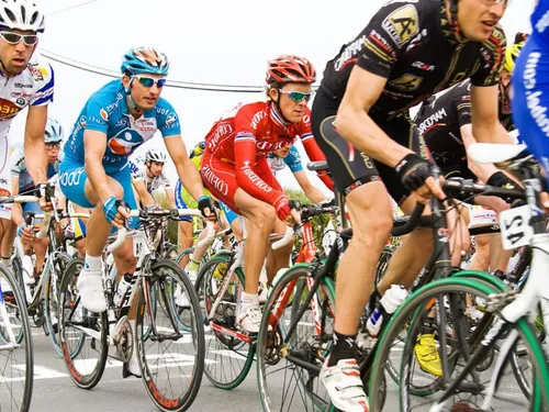 Combien d'amateurs de cyclisme roulent avec leur club en...