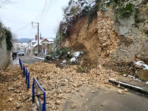 Un impressionnant éboulement à Nogent-le-Roi 