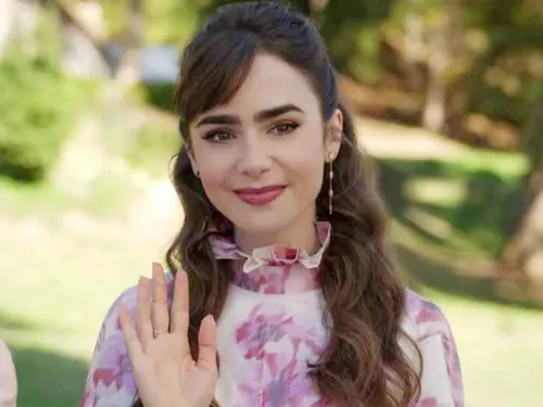 Et si vous deveniez figurant dans la série « Emily in Paris » à...