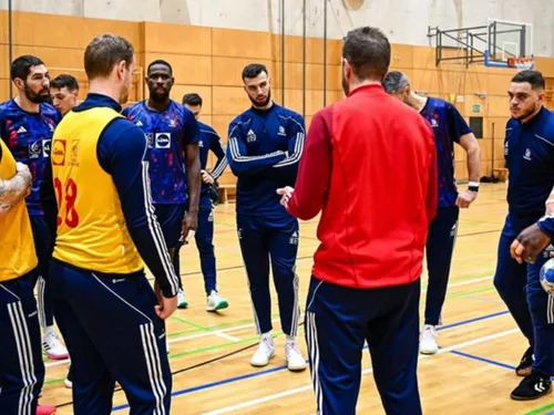 Sport : les joueurs de handball tricolores poursuivent leur...
