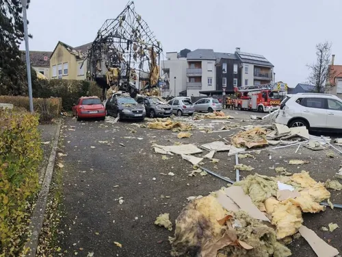 Une mère et ses trois enfants toujours hospitalisés après une...