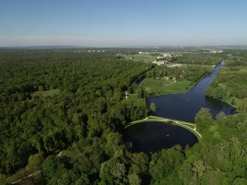 Le Parc Astérix s’allie avec le Château de Chantilly et CDC...