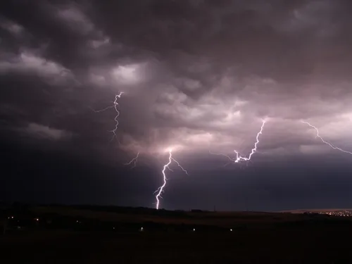 Un éclair provoque un incendie à Grandvilliers 