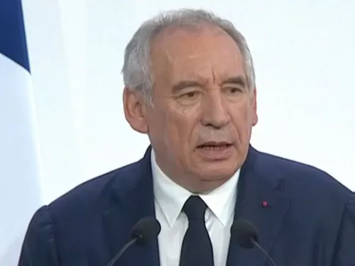 François Bayrou poursuit ses entrevues avant l'échéance du 8...