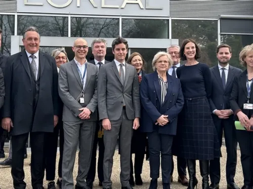 Gabriel Attal a visité l'usine L'Oréal de Rambouillet ce jeudi matin