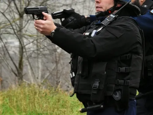 Un gendarme tire sur un homme armé de couteaux à Chartainvilliers...