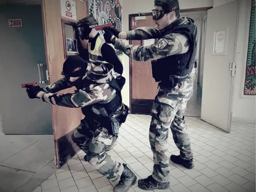 Les gendarmes de l'Oise s'entraînent en imaginant l'attaque d'un lycée