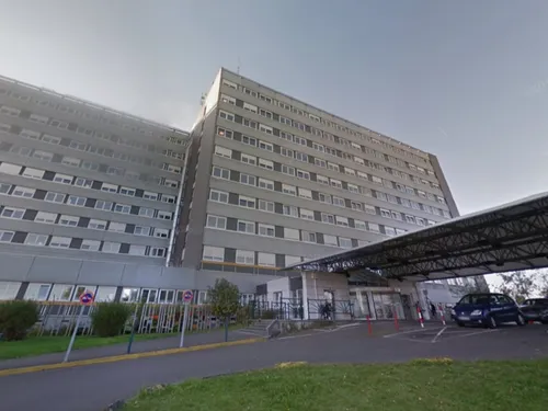 Le personnel du service de rééducation de l'hôpital de Dreux entame...