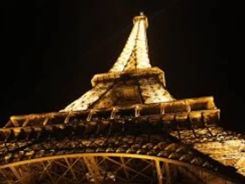 Trois hommes interpellés après avoir escaladé la tour Eiffel