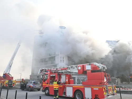 Deux personnes hospitalisées après un incendie ce week-end à...
