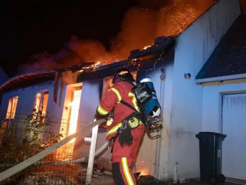 Une personne meurt lors d'un incendie à Breteuil