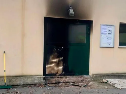 Les politiques s'expriment après le début d'incendie de la mosquée...