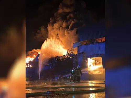 L'usine de recyclage de déchets Paprec est partie en fumée la nuit...