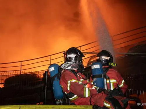 Violent incendie dans la concession BWM de Saint-Maximin