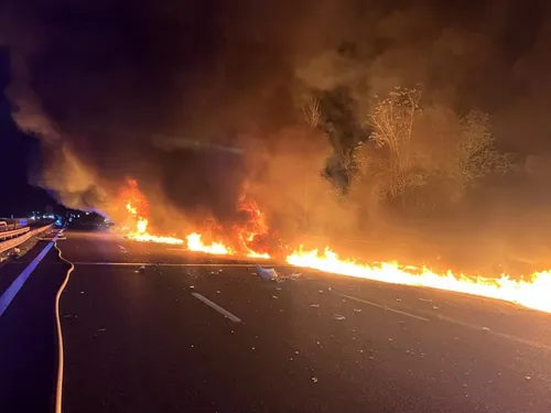 Un impressionnant accident a paralysé l'A1 à hauteur de Roberval