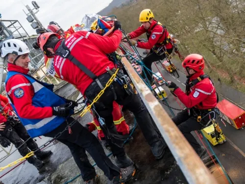 Les sapeurs-pompiers ont procédé à une impressionnante intervention...