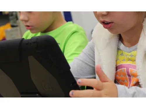 Solidarité : l'Île-de-France donne des milliers de tablettes et...