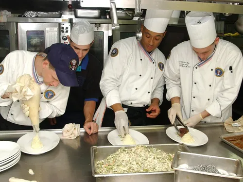 Pour les Franciliens, la pénurie de main-d'oeuvre en restauration...