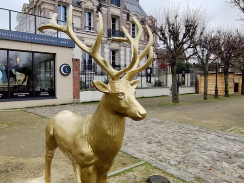 Une oeuvre d'art vandalisée à Anet 