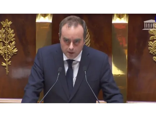 Sébastien Lecornu suspend la hausse de la taxe foncière