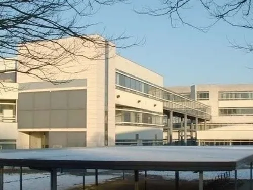 Le lycée Edmond-Michelet d’Arpajon évacué après une fausse alerte à...