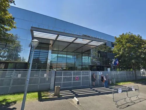 Combs-la-Ville : un homme affirme être armé, les établissements...