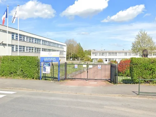 Senlis : un enseignant du lycée Amyot d'Inville accusé par un élève