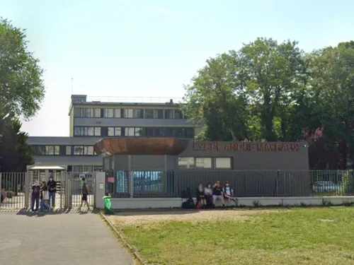 Montereau-Fault-Yonne : une lycéenne se jette du premier étage