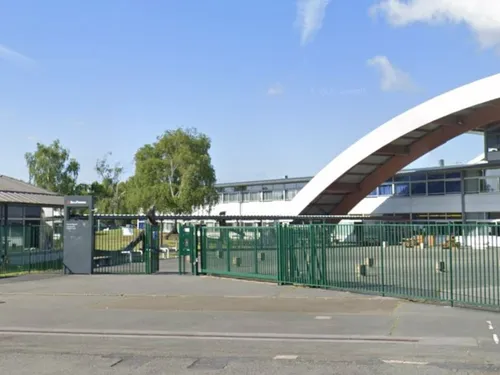 Un homme retrouvé pendu dans la cantine d'un lycée yvelinois