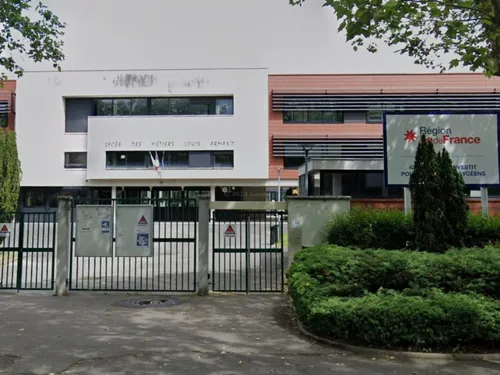 Un lycéen mortellement poignardé devant son lycée à Yerres