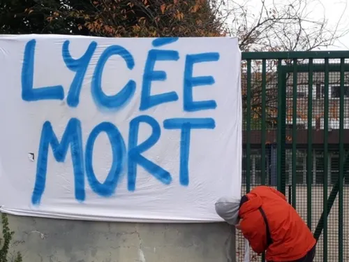 Vague de protestations au lycée François-Villon des Mureaux