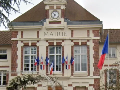 Mantes-la-Ville : une assistante maternelle remerciée par la mairie...