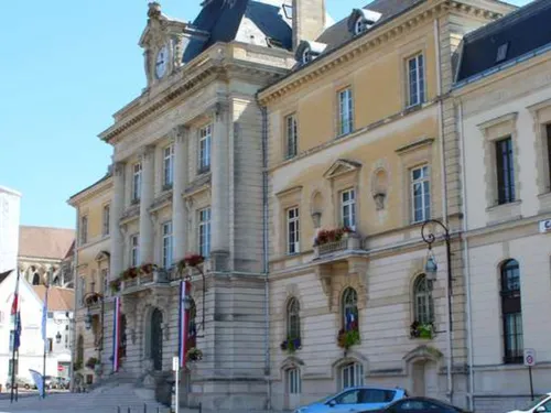 La mairie de Meaux poursuit sa « reconquête » des commerces du...
